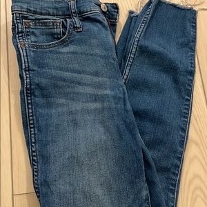 Madewell Jeans Size 26 - Gently worn - good condition - the perfect stretch 💗